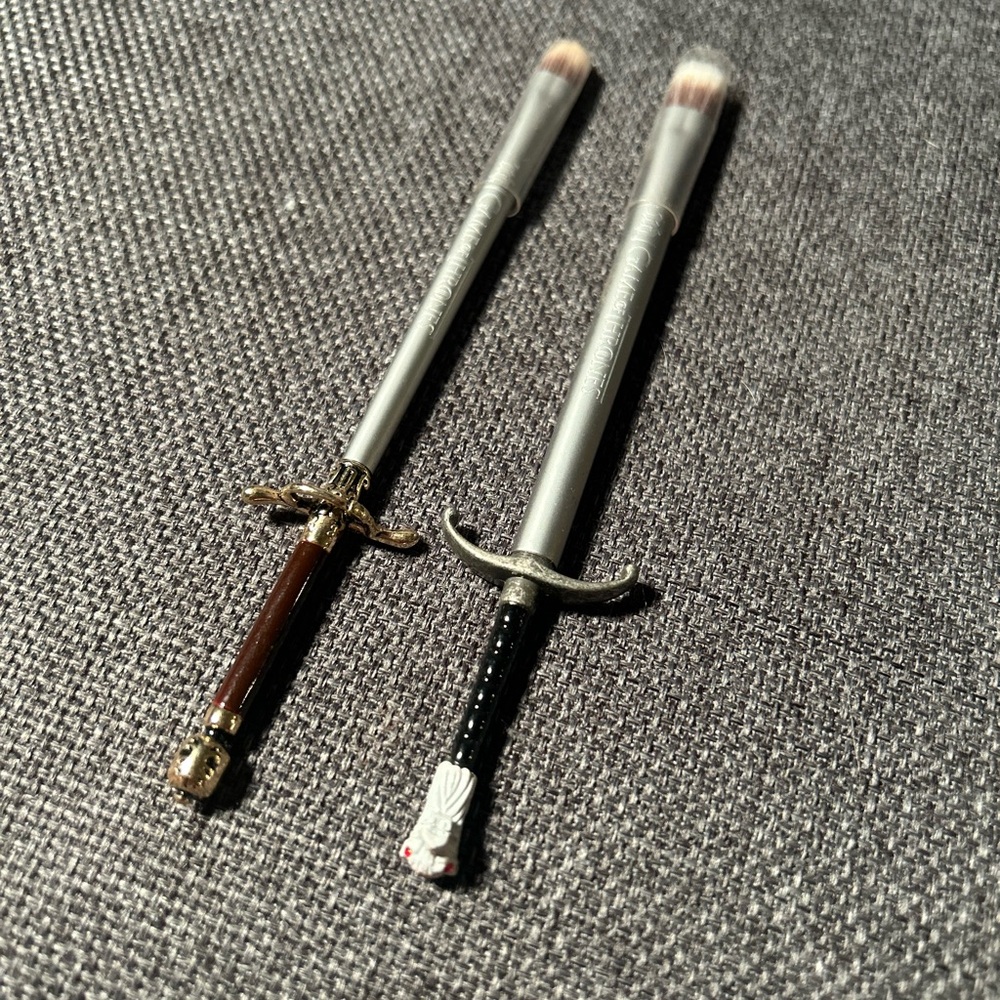 RARE Urban Decay-Game of Thrones Collection Eyeshadow Brushes- Needle & Longclaw